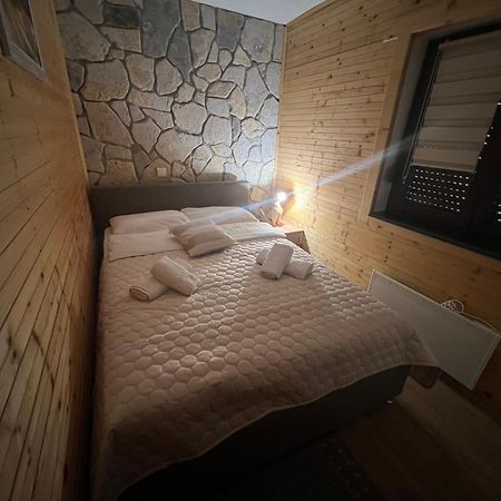 Zen Den Apartments Otočac Eksteriør bilde