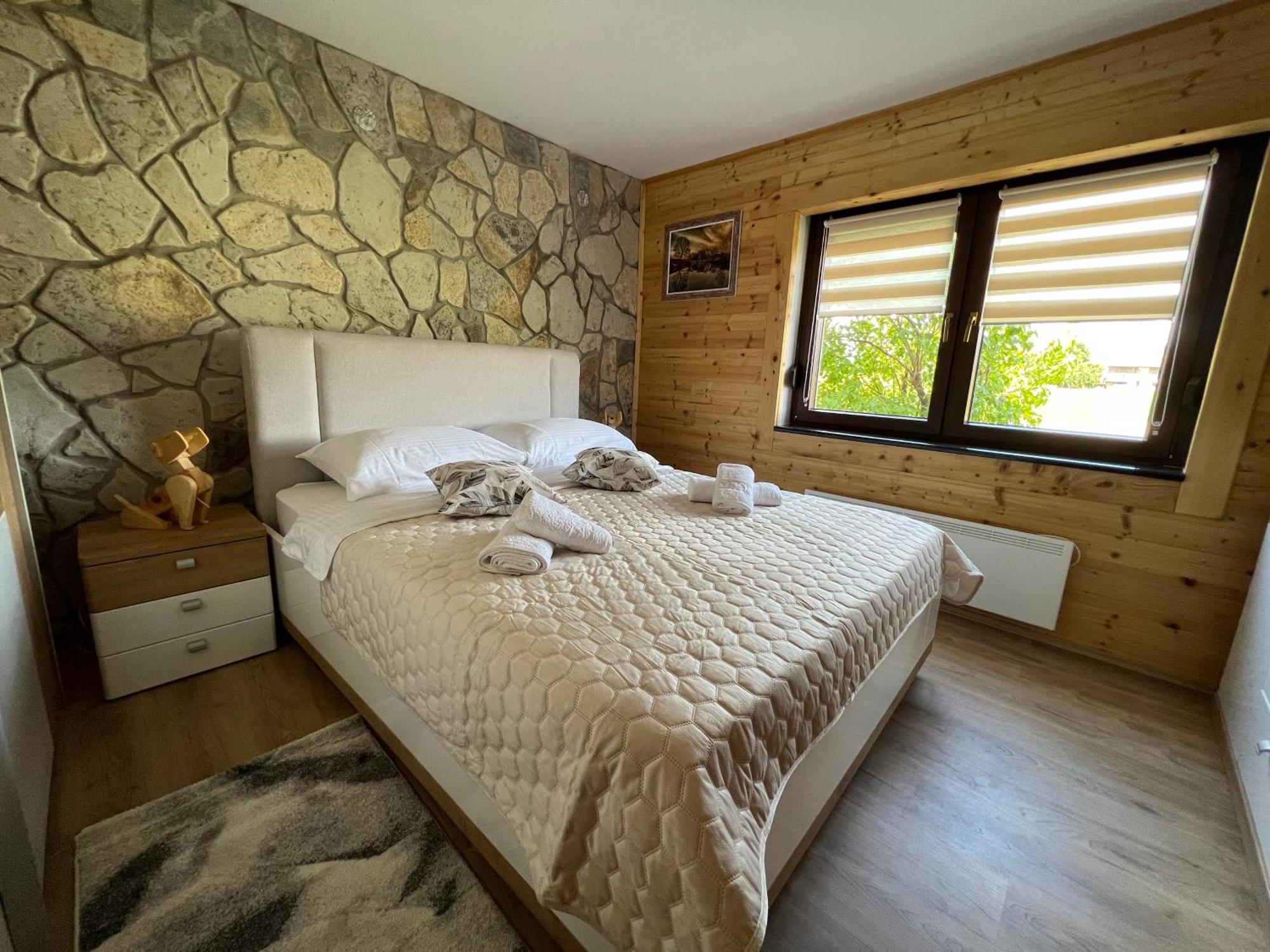 Zen Den Apartments Otočac Eksteriør bilde