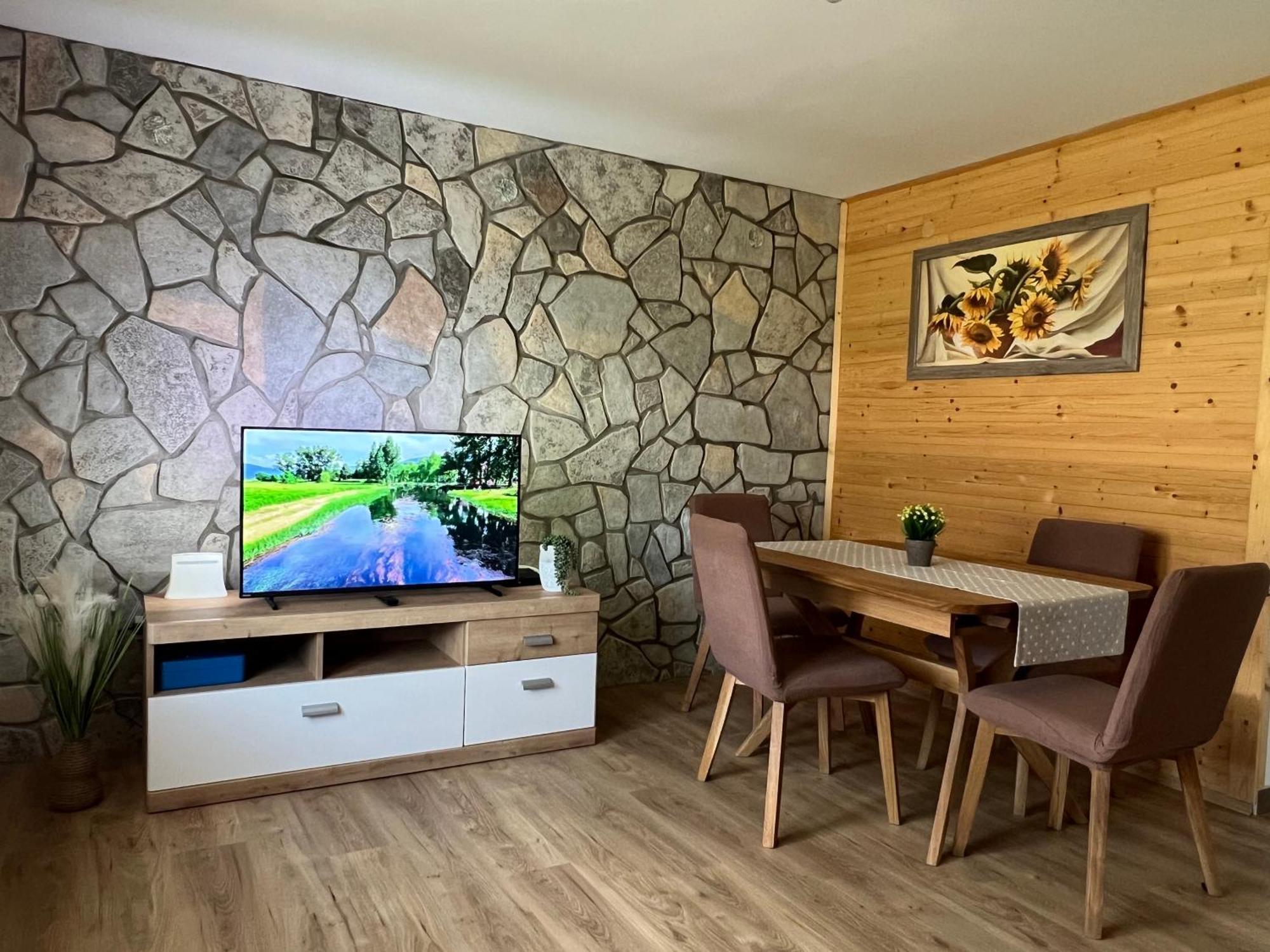 Zen Den Apartments Otočac Eksteriør bilde